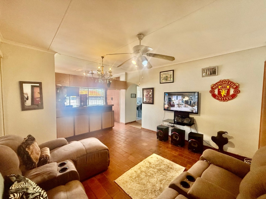 To Let 4 Bedroom Property for Rent in Schoemansville North West